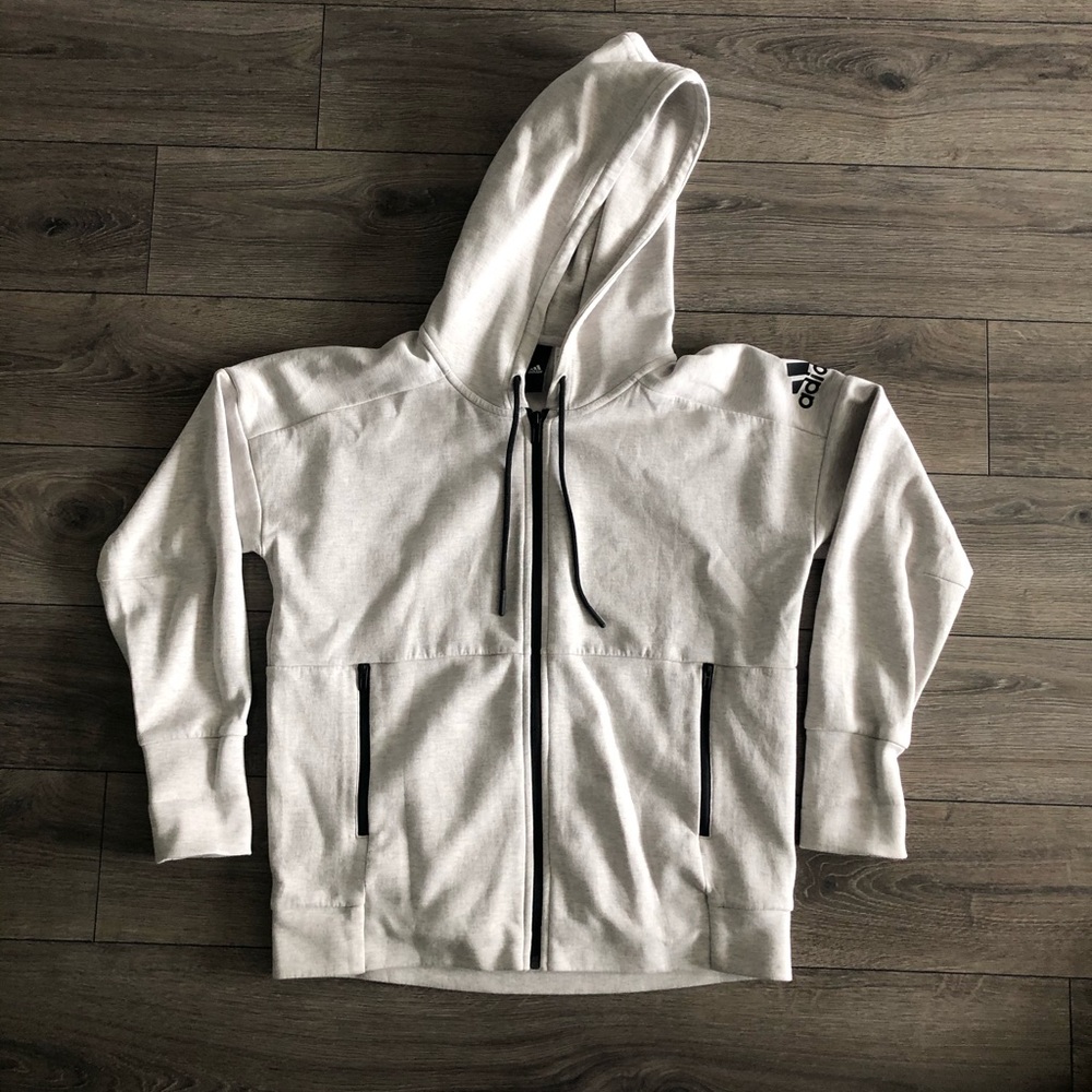 Women’s comfy Adidas jacket. Good condition!